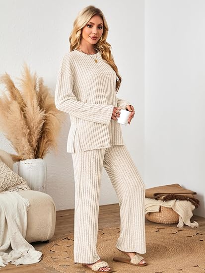 Women's knitted two-piece suit